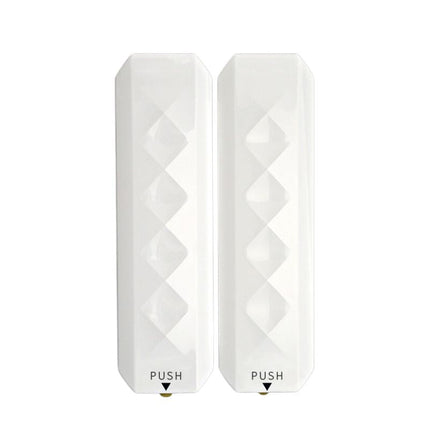 Bílý designový dávkovač mýdla na zeď