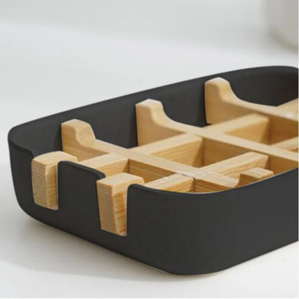 Černá obdélníková mýdlenka s bambusovou mřížkou